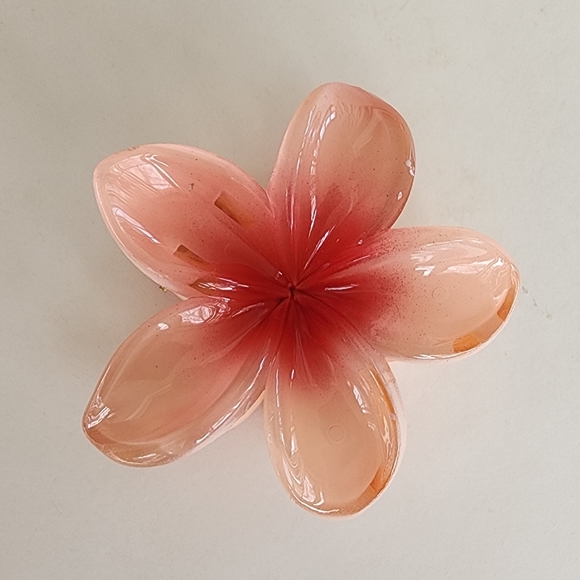 🪷 Red Plumeria Hair Claw - Picture 2 of 7